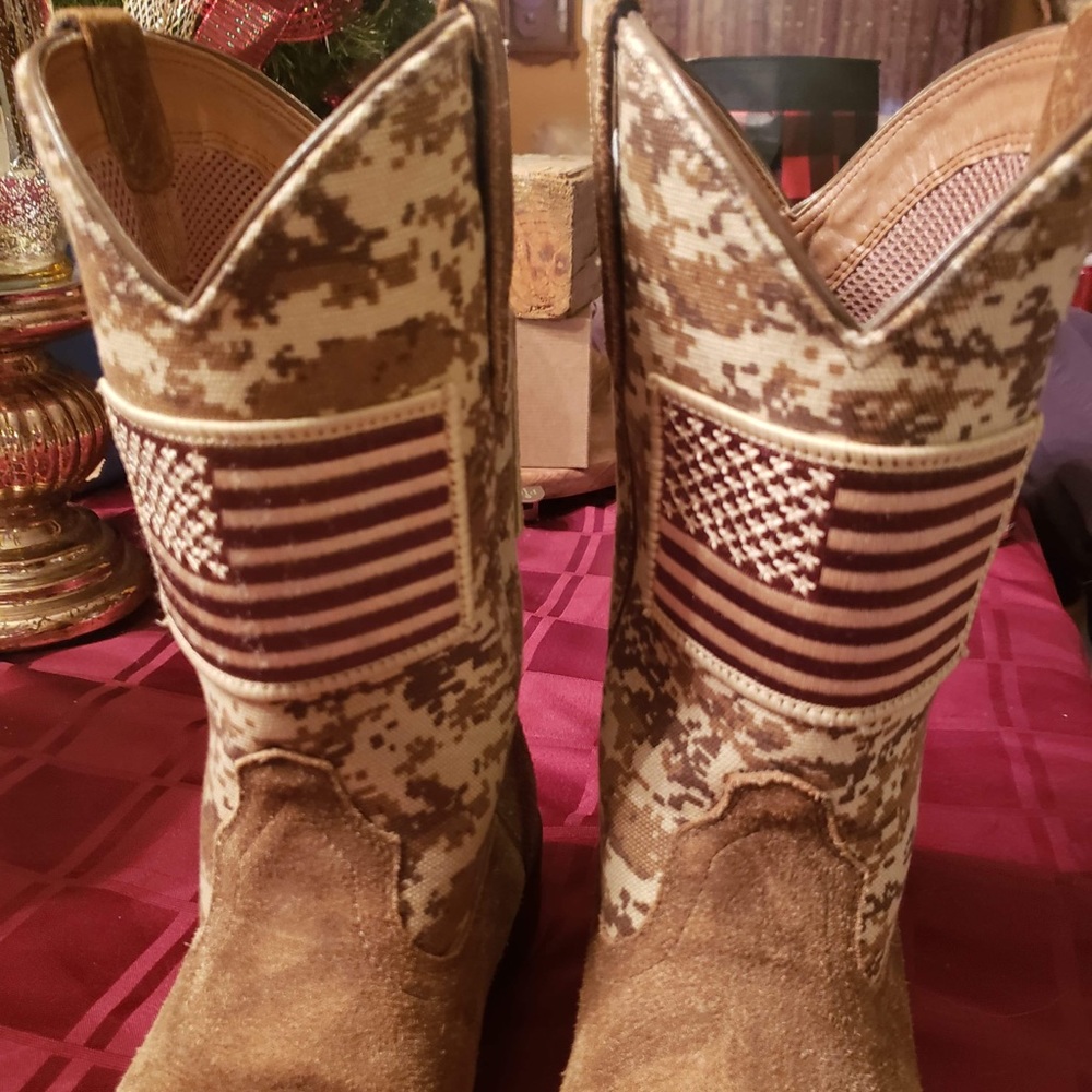 Men’s Ariat cowboy boots